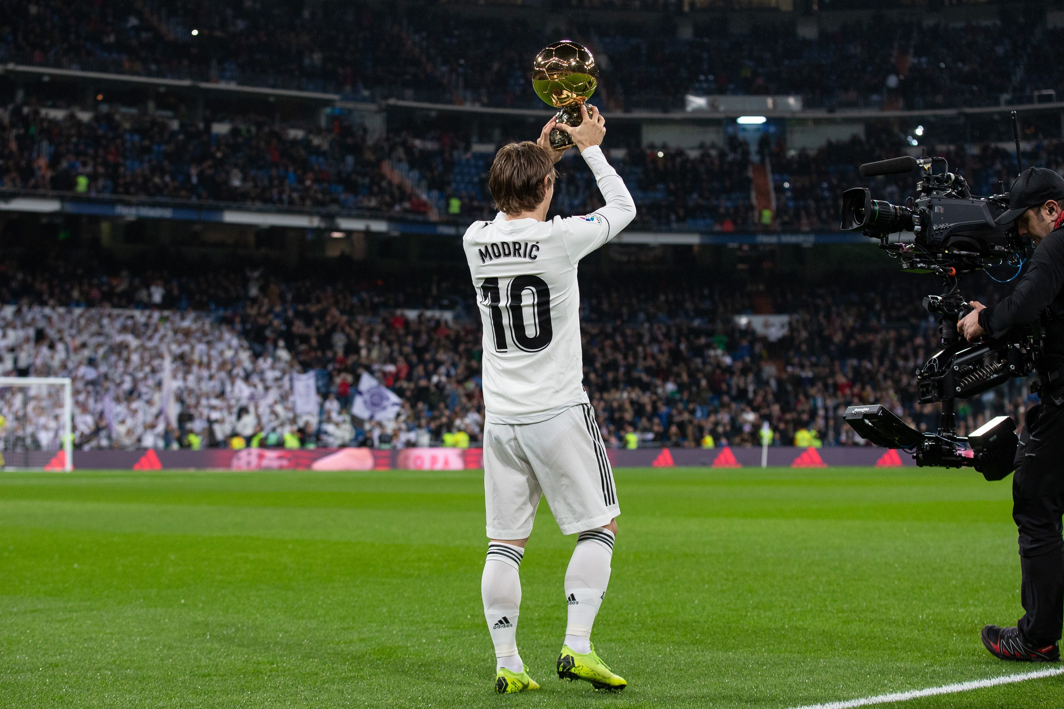 TA分析英格兰队小组赛形势：克罗地亚年龄大、加纳球员有威胁（TA解读英格兰小组前景：克罗地亚阵容老化，加纳球员具威胁）