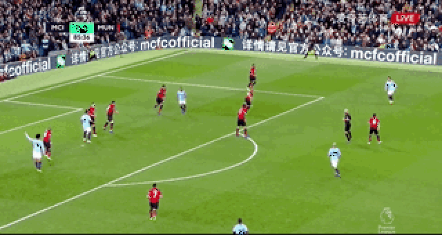 斯玛特命中8记三分，追平湖人队史替补球员三分球记录（斯玛特轰进8记三分，追平湖人替补单场三分纪录）