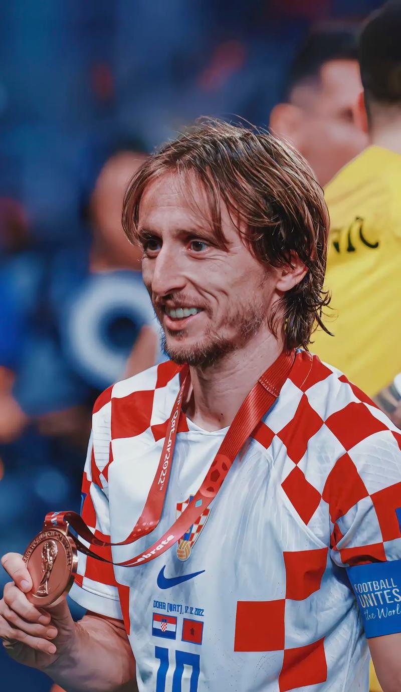 媒体人：跨年制度是迟早要考虑的，跨了才能真正融入世界体系（媒体人：跨年赛制迟早要上马，实施后方能真正融入全球体系）