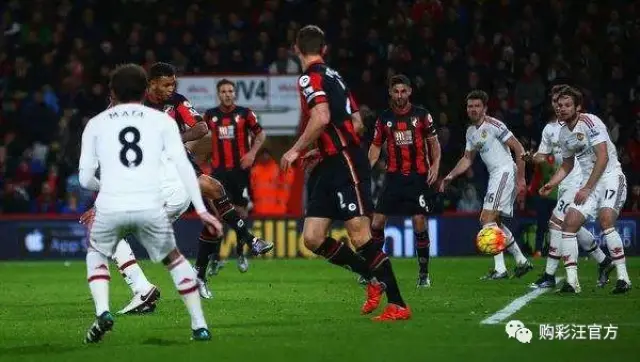 年轻门将迅速成长，被誉为未来之星（年轻门将飞速进步，被视为明日之星）