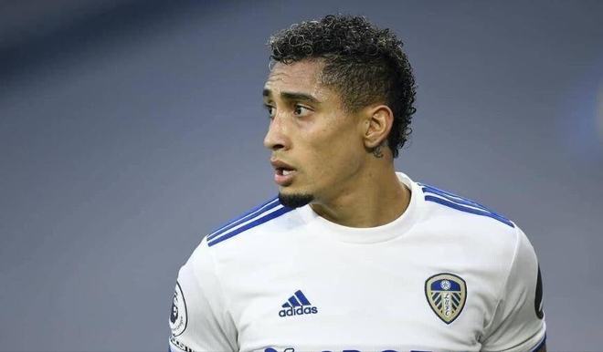 惊险一幕，马竞女足球员梅迪纳头部被膝盖撞到后失去意识（惊魂瞬间：马竞女足球员梅迪纳头部遭膝撞后当场失去意识）