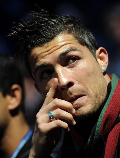 山东泰山今天下午在基地举行球迷开放日，一百多名球迷到场（山东泰山今日下午在基地举行球迷开放日，吸引百余名球迷到场）